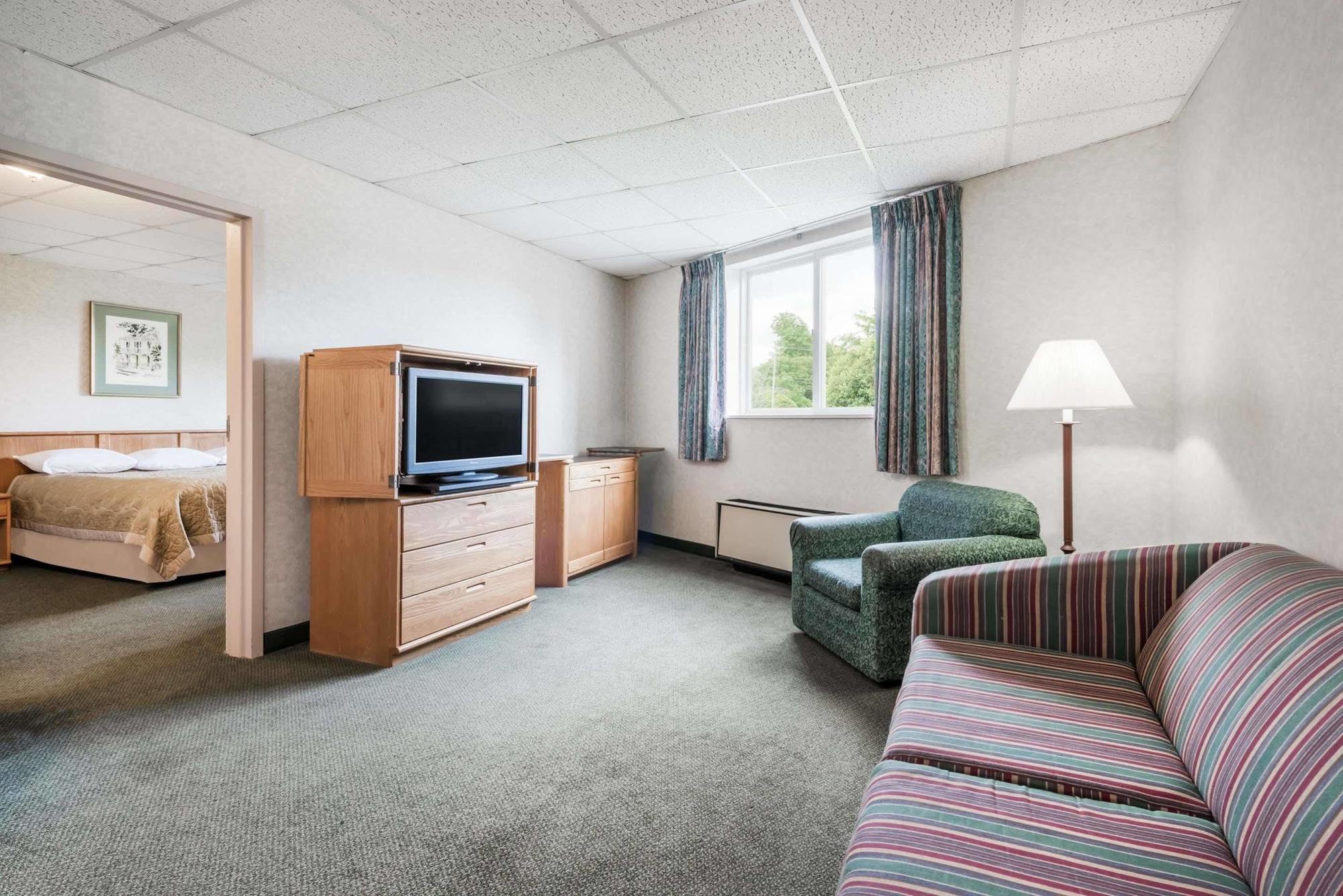 Motel Super 8 By Wyndham State College Extérieur photo