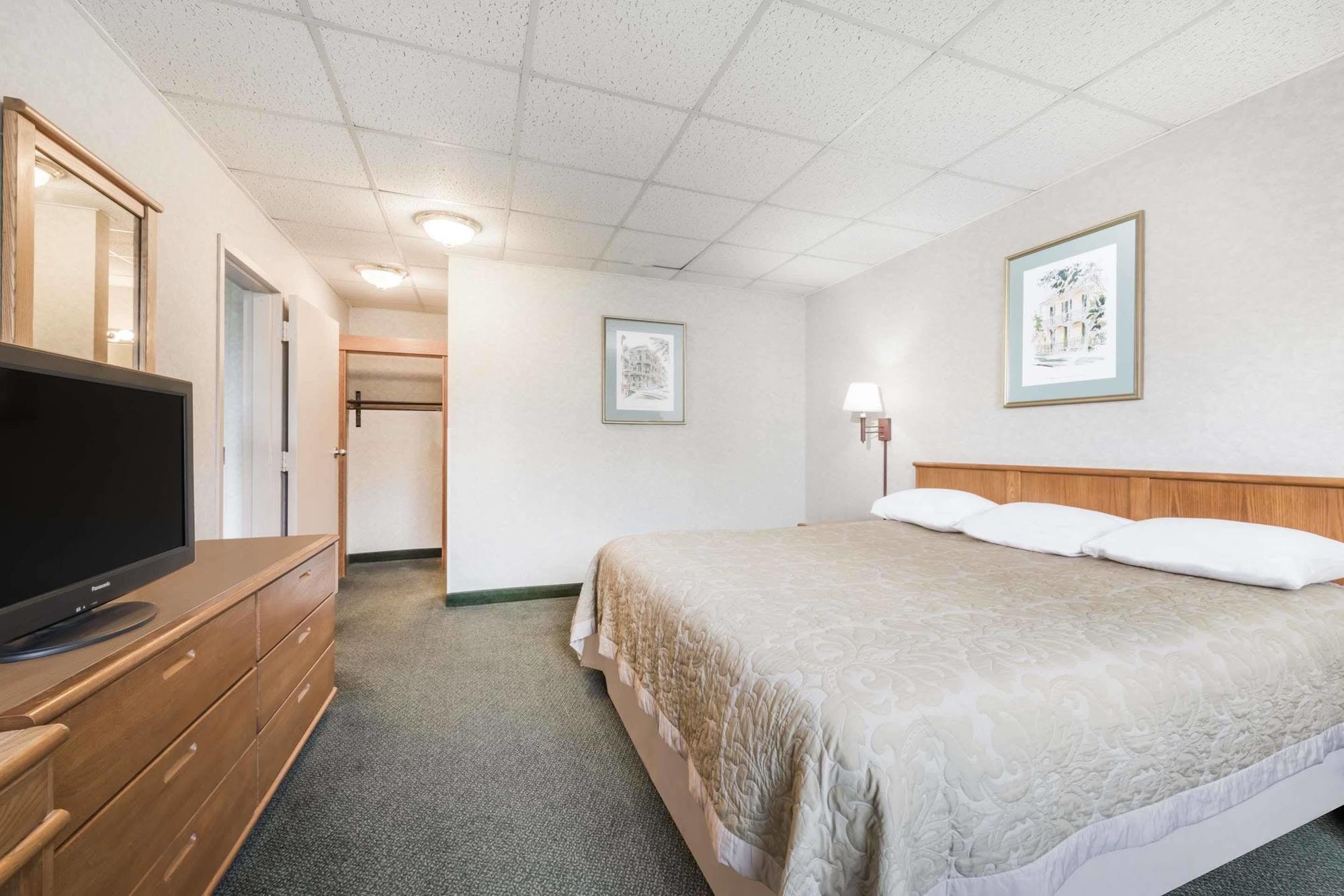 Motel Super 8 By Wyndham State College Extérieur photo